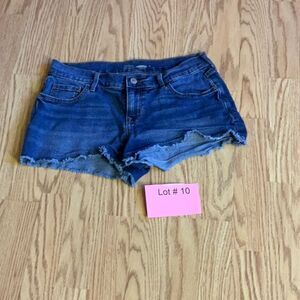 OLD NAVY denim daisy dukes in size 2 stretch material